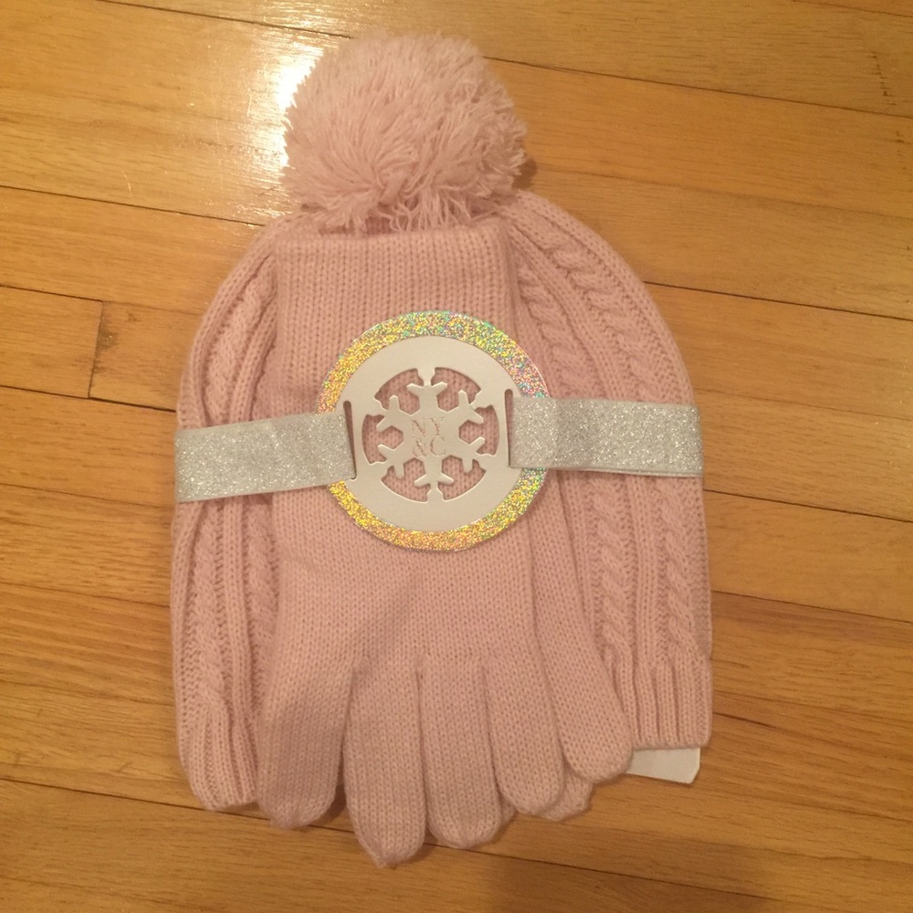 New York & Co hat and glove set